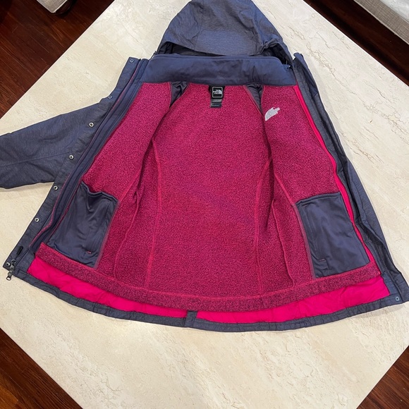 North Face HyVent Ski Jacket with Removable Inner Fleece Lining and hoodie - Picture 4 of 16